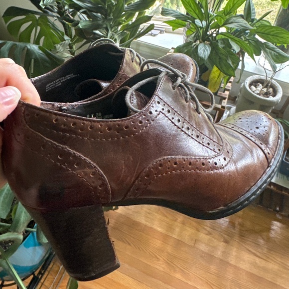 BORN (Lace-up) Oxfords - Picture 1 of 7